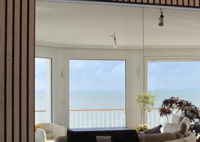 Miroiterie intérieure - salle de bains et chambre à La Baule