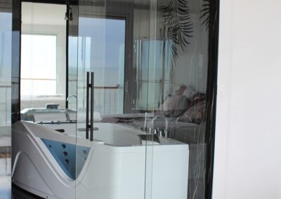 Miroiterie intérieure - salle de bains et chambre à La Baule
